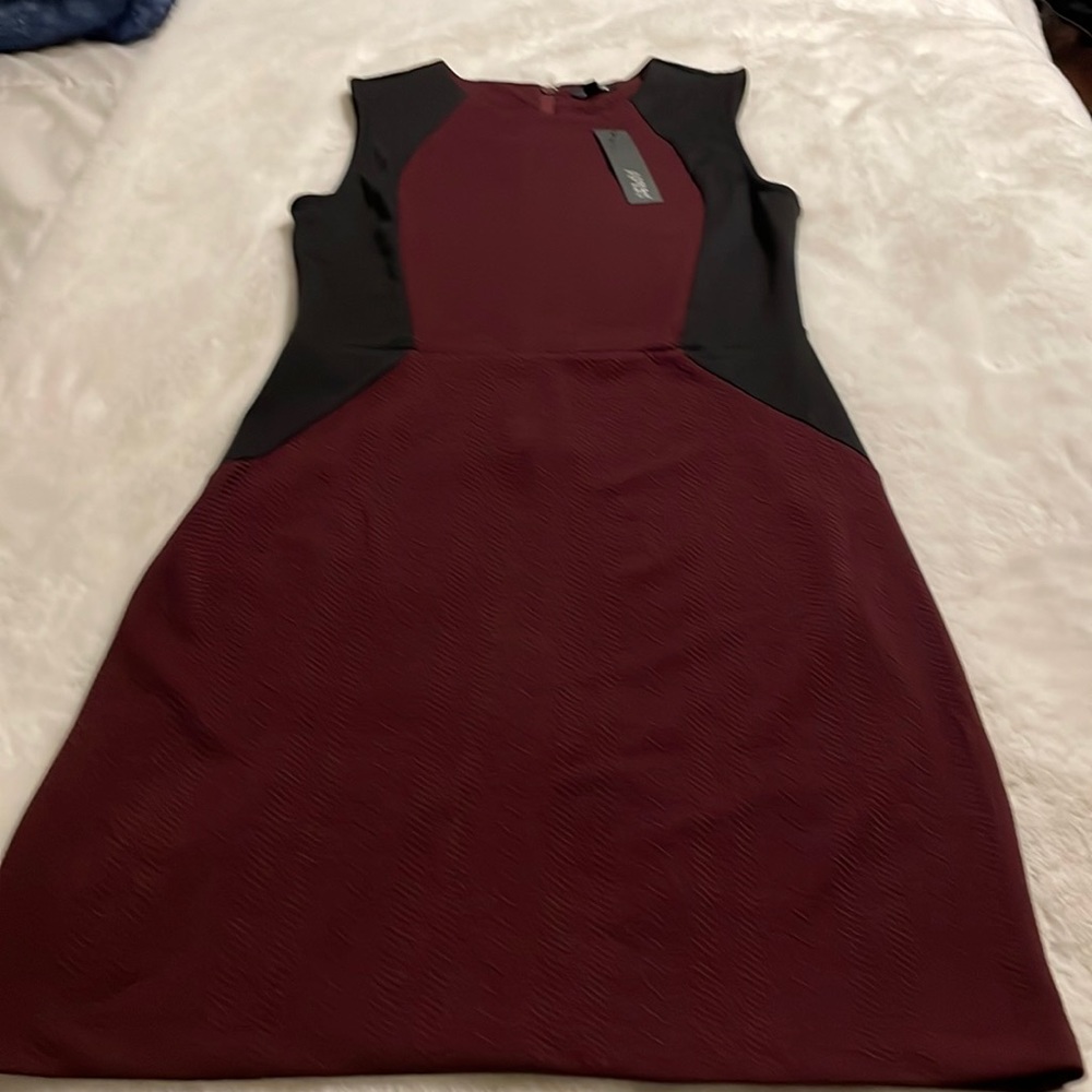 APT. 9 black and maroon sheath dress. Size x small. NWT.